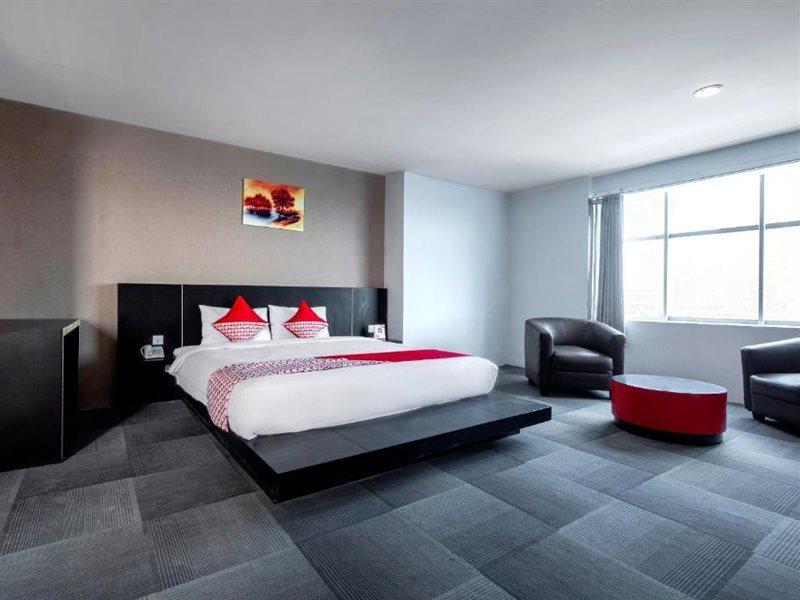 Urbanview Hotel Asyra Makassar Dış mekan fotoğraf