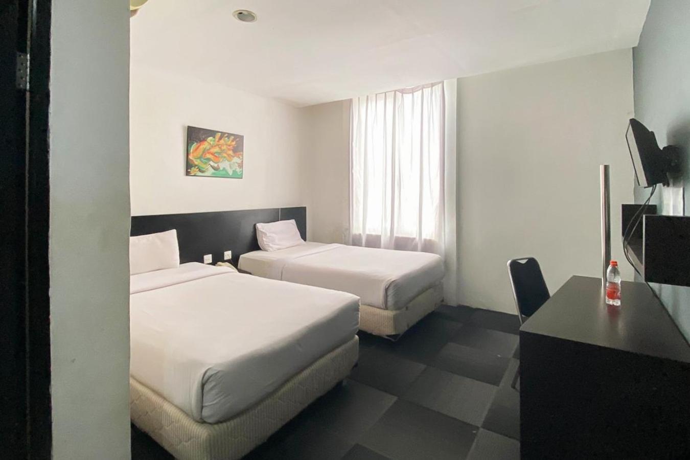 Urbanview Hotel Asyra Makassar Dış mekan fotoğraf
