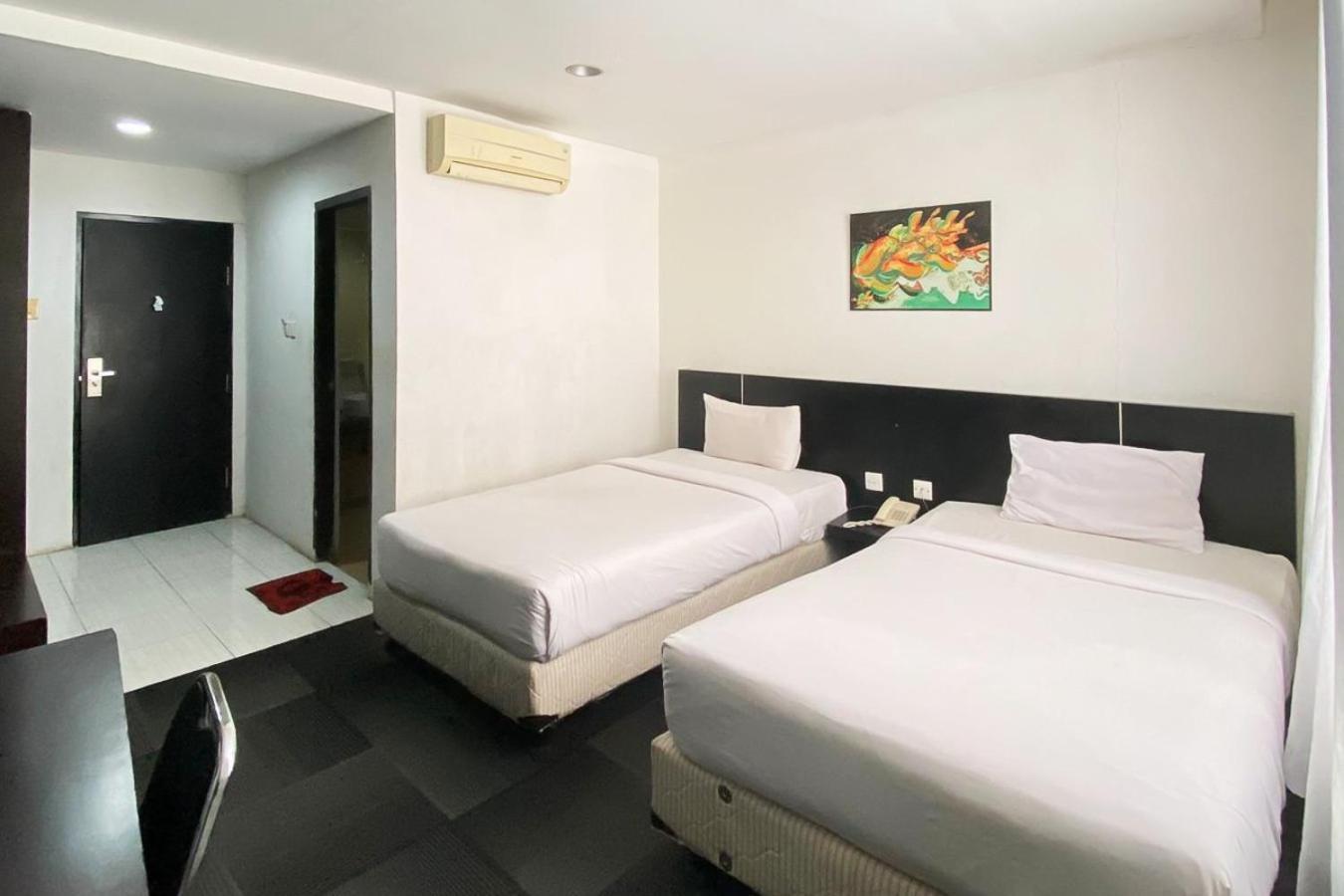 Urbanview Hotel Asyra Makassar Dış mekan fotoğraf