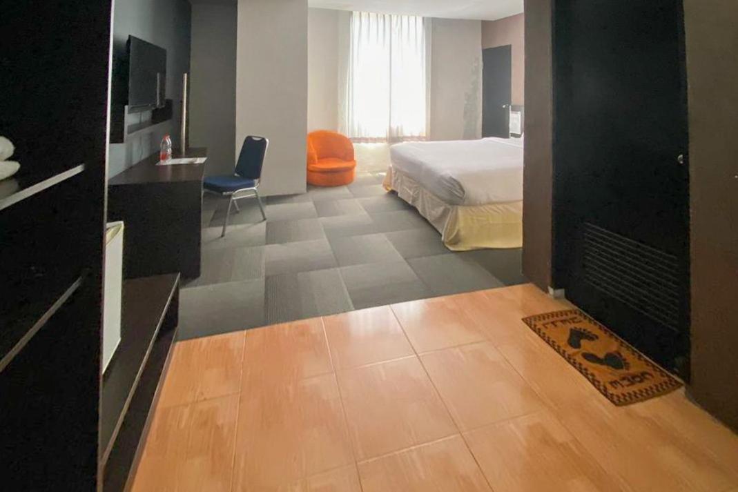 Urbanview Hotel Asyra Makassar Dış mekan fotoğraf