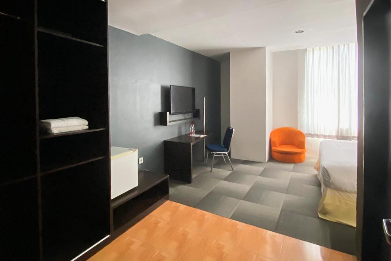 Urbanview Hotel Asyra Makassar Dış mekan fotoğraf