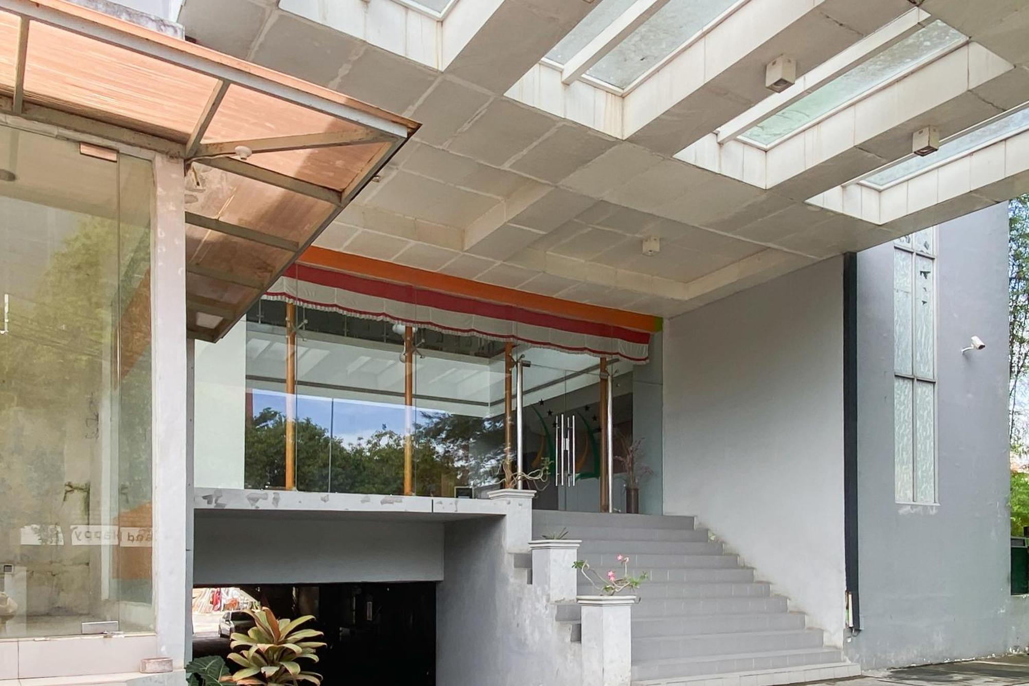 Urbanview Hotel Asyra Makassar Dış mekan fotoğraf